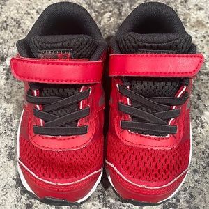 Like New!! Perfect tennis shoes